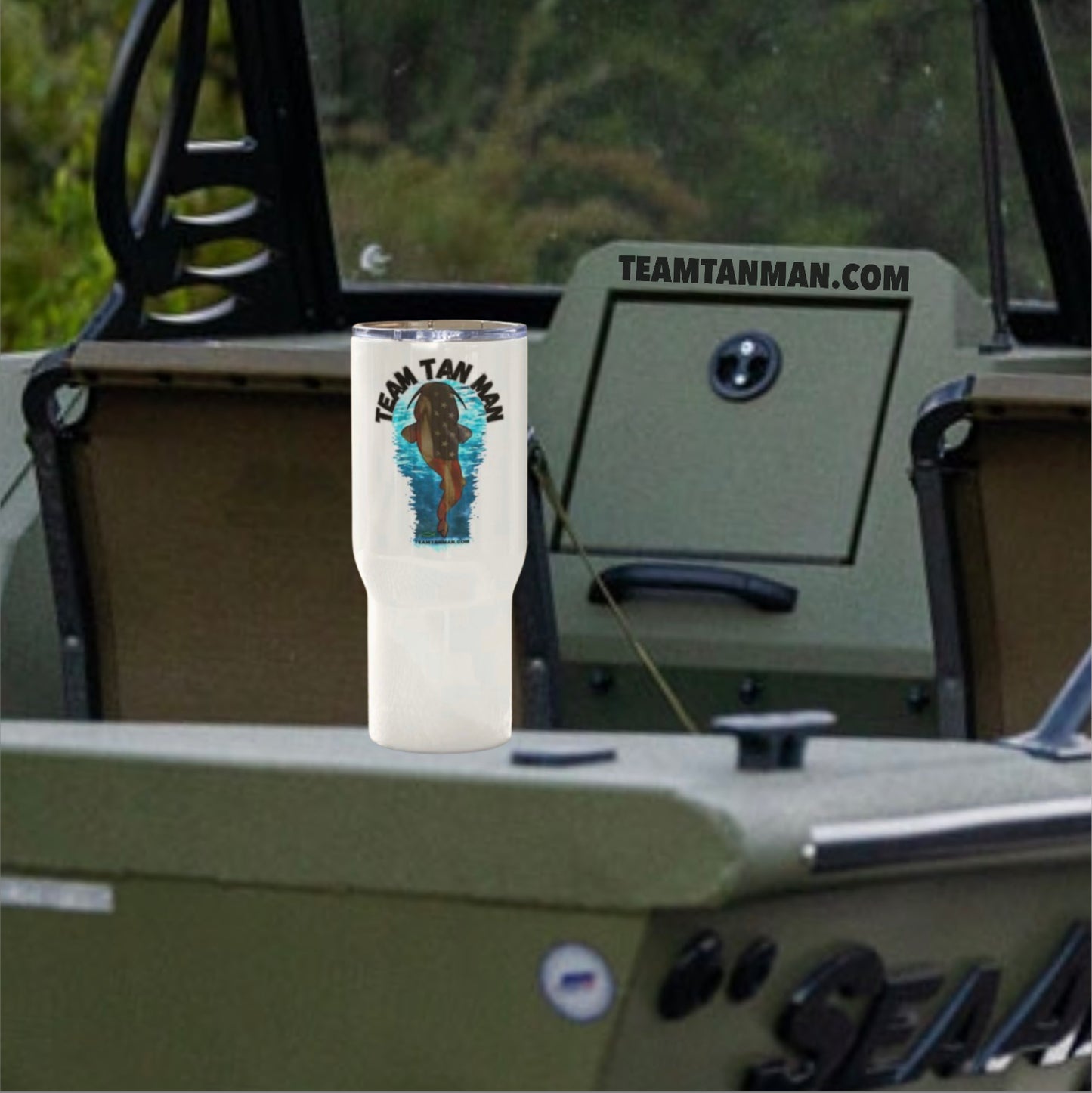 Travel mug with a handle